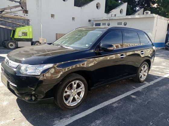 MITSUBISHI OUTLANDER 3.0 GT 4X4 V6 24V GASOLINA 4P AUTOMÁTICO